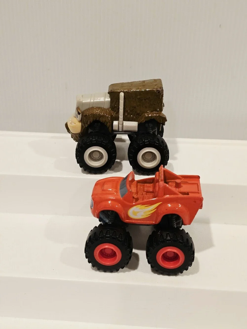 Fisher Price Blaze and the Monster Machines Gasquatch and Blaze Diecast Car Set